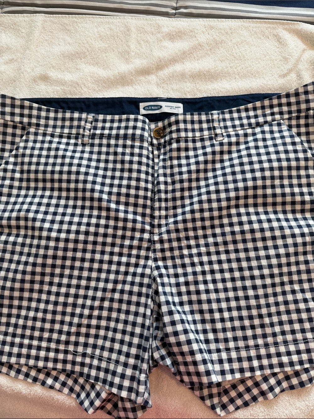 Old Navy Navy and White Gingham Women’s Flat Front Shorts